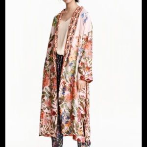 Please let me find this H&M kimono robe in an xs or maybe could try a small!!!